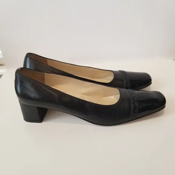Host Pick Salvatore Ferragamo Black Court Shoes