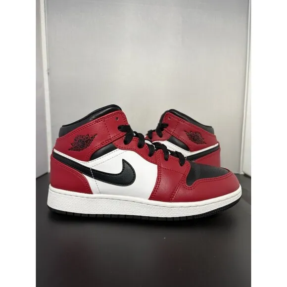 Jordan 1 Mid Gs Chicago Black Toe Sz4y SKU 554725-069