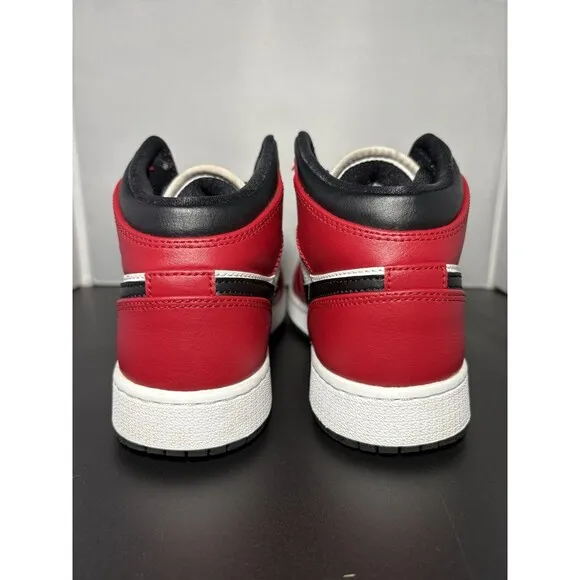 Jordan 1 Mid Gs Chicago Black Toe Sz4y SKU 554725-069