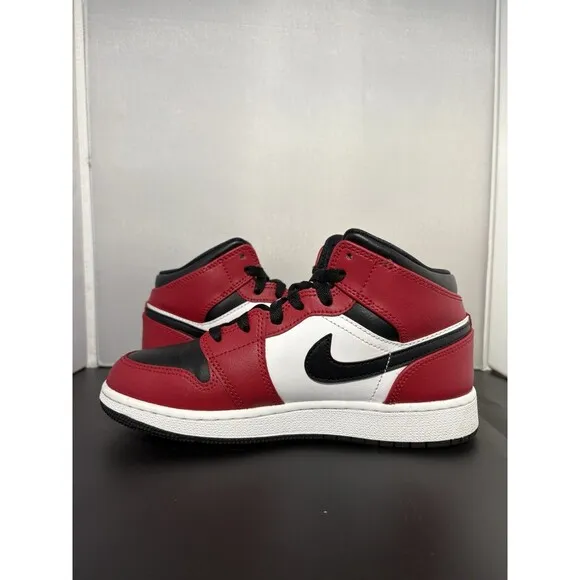 Jordan 1 Mid Gs Chicago Black Toe Sz4y SKU 554725-069