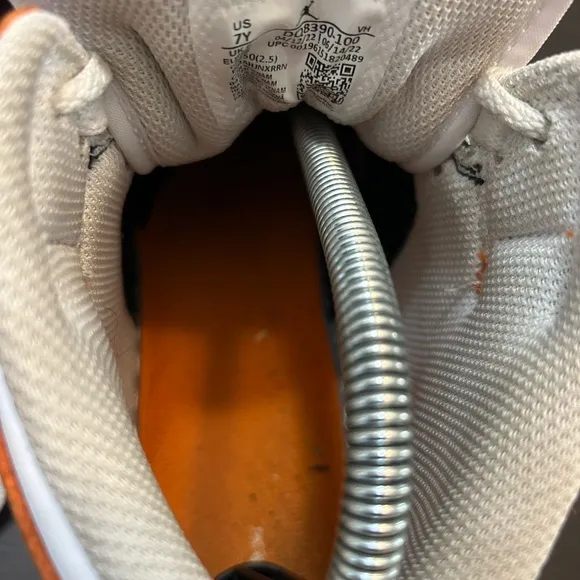 jordan‎ 1 mid se basketball blossom GS- Size: 7Y