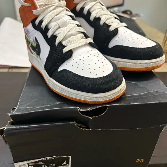 jordan‎ 1 mid se basketball blossom GS- Size: 7Y
