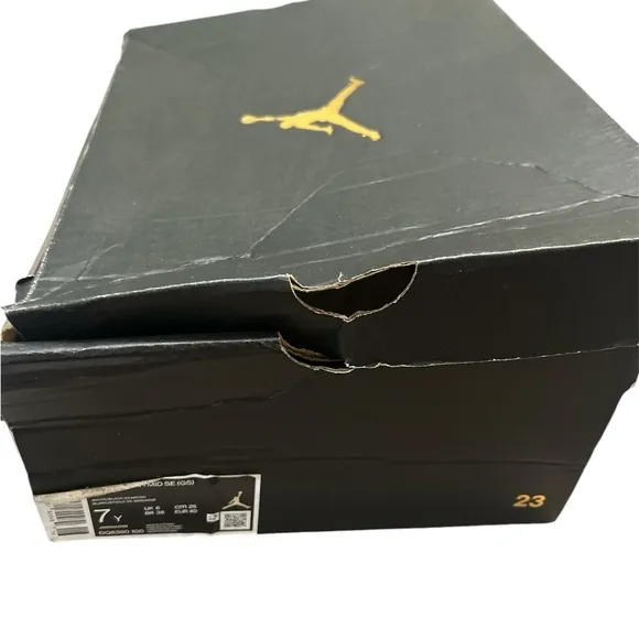 jordan‎ 1 mid se basketball blossom GS- Size: 7Y