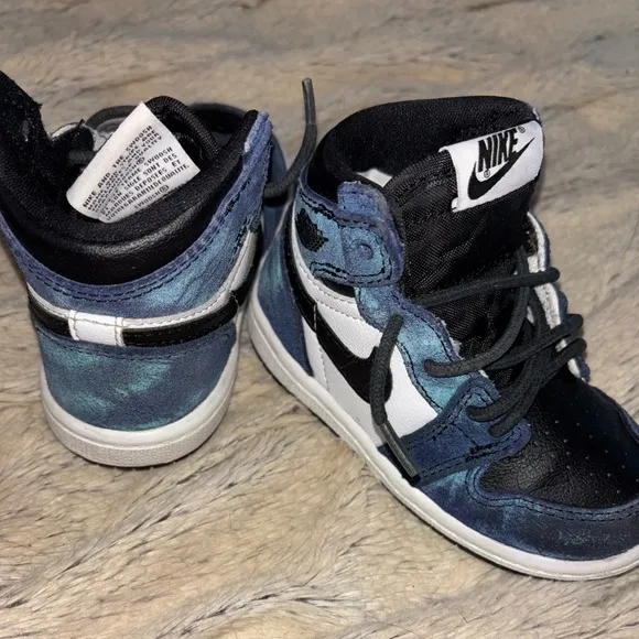 Jordan Kids Air Jordan 1 High OG &quot;Tie-Dye&quot; sneakers Toddler 6 like NEW condition