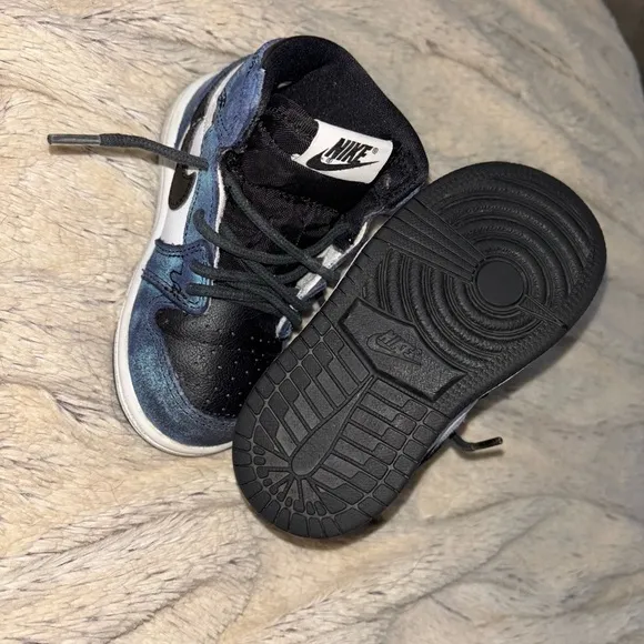 Jordan Kids Air Jordan 1 High OG &quot;Tie-Dye&quot; sneakers Toddler 6 like NEW condition