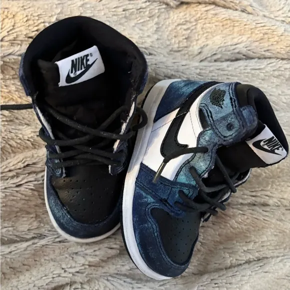 Jordan Kids Air Jordan 1 High OG &quot;Tie-Dye&quot; sneakers Toddler 6 like NEW condition