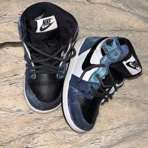 Jordan Kids Air Jordan 1 High OG &quot;Tie-Dye&quot; sneakers Toddler 6 like NEW condition