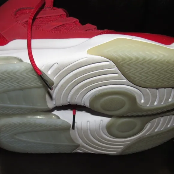 Jordan Max Aura sneaker Shoes ( basketball gym red) for men