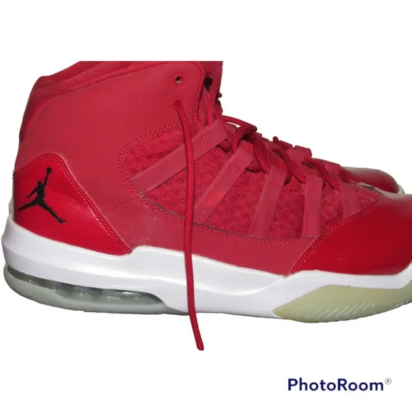 Jordan Max Aura sneaker Shoes ( basketball gym red) for men