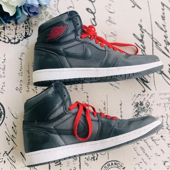 Jordan Men’s Air 1 Retro High OG 555088-060 in Black Satin / Gym Red Size 10