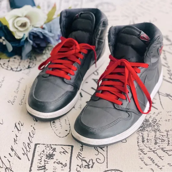 Jordan Men’s Air 1 Retro High OG 555088-060 in Black Satin / Gym Red Size 10
