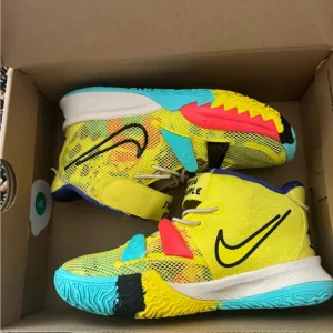 KIDS BASKETBALL SHOES
