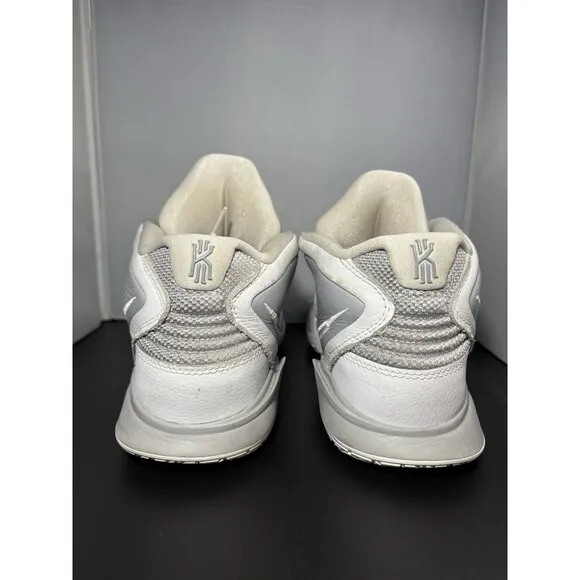 Kyrie Infinity TB ‘Wolf Grey’ Sz11 SKU DO9616 001