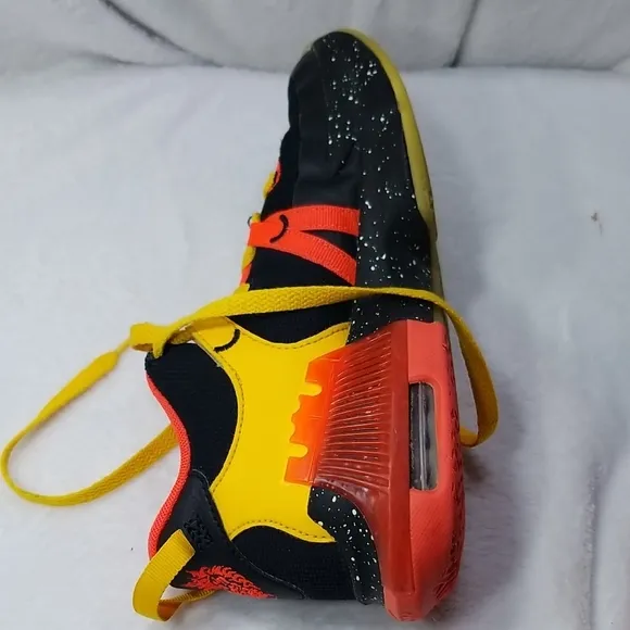 LeBron Witness 7 GS 'Black Bright Crimson Speckled' Sneaker Size  5.5Y