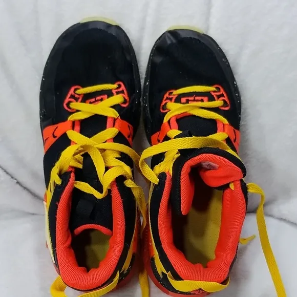 LeBron Witness 7 GS 'Black Bright Crimson Speckled' Sneaker Size  5.5Y