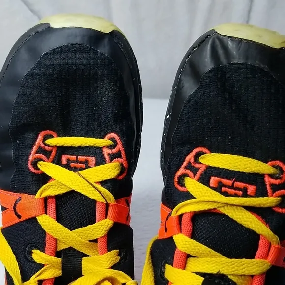 LeBron Witness 7 GS 'Black Bright Crimson Speckled' Sneaker Size  5.5Y