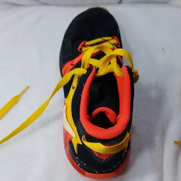 LeBron Witness 7 GS 'Black Bright Crimson Speckled' Sneaker Size  5.5Y