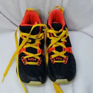 LeBron Witness 7 GS 'Black Bright Crimson Speckled' Sneaker Size  5.5Y