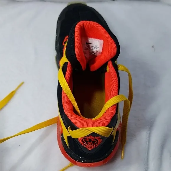 LeBron Witness 7 GS 'Black Bright Crimson Speckled' Sneaker Size  5.5Y