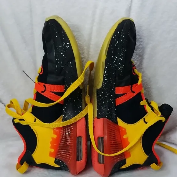 LeBron Witness 7 GS 'Black Bright Crimson Speckled' Sneaker Size  5.5Y