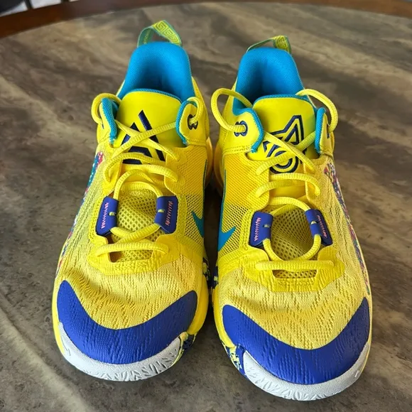 LIKE NEW 6Y Nike Gym Shoes Tennis shoes