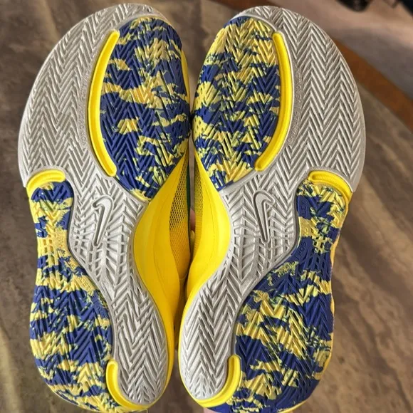 LIKE NEW 6Y Nike Gym Shoes Tennis shoes