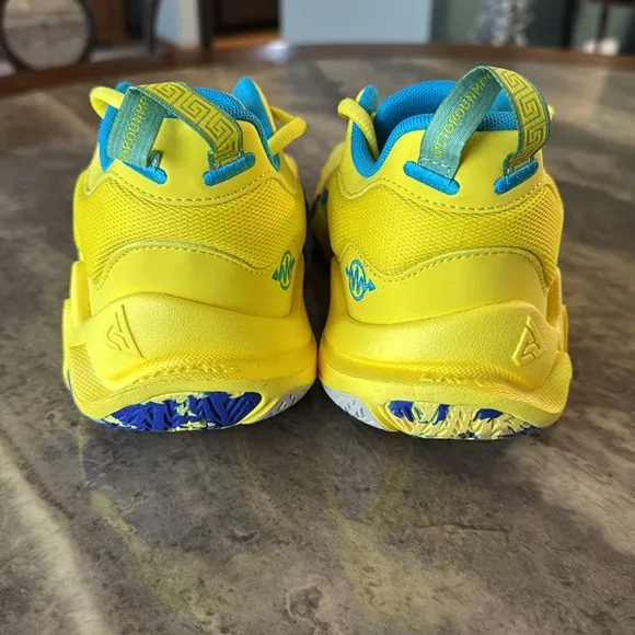 LIKE NEW 6Y Nike Gym Shoes Tennis shoes