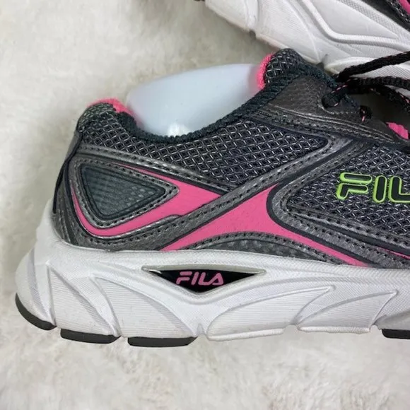 LIKE NEW Fila Women's‎ Silver &amp; Sugarplum Quadrix Running Shoe, size 10