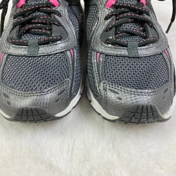 LIKE NEW Fila Women's‎ Silver &amp; Sugarplum Quadrix Running Shoe, size 10