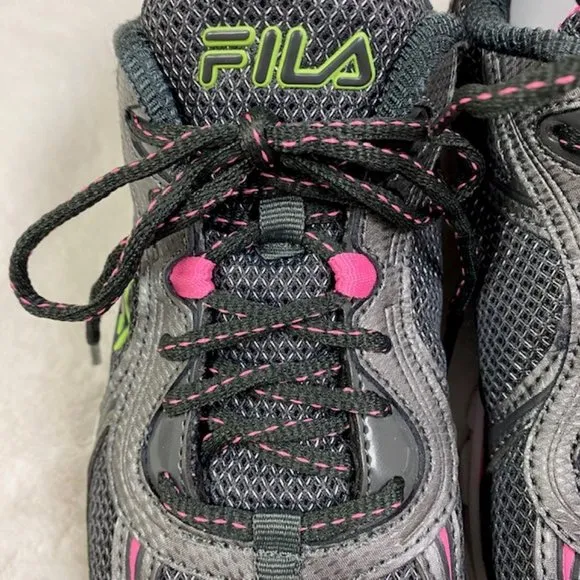 LIKE NEW Fila Women's‎ Silver &amp; Sugarplum Quadrix Running Shoe, size 10