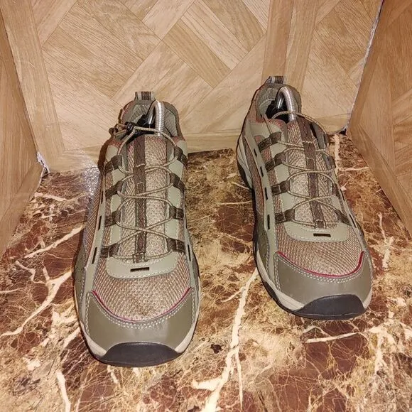 L.L Bean men's Trail model 4 260974 hiking shoe's brown size 10.5.     0057
