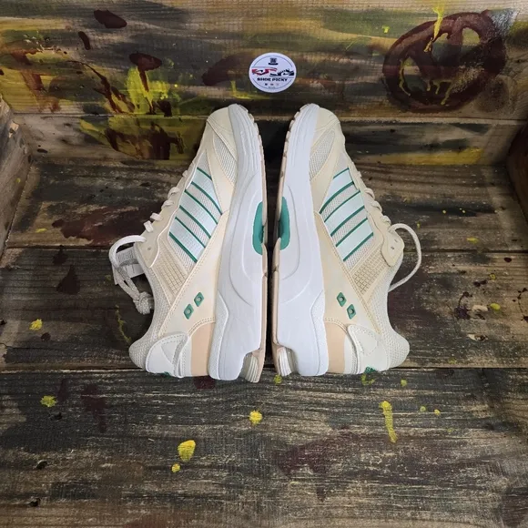 Men adidas athletic shoes size 10.5‎ new