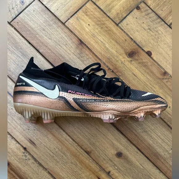 Men’s 8.5 Nike Hypervenom soccer shoes