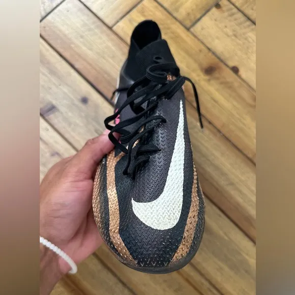 Men’s 8.5 Nike Hypervenom soccer shoes