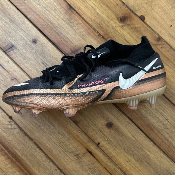 Men’s 8.5 Nike Hypervenom soccer shoes