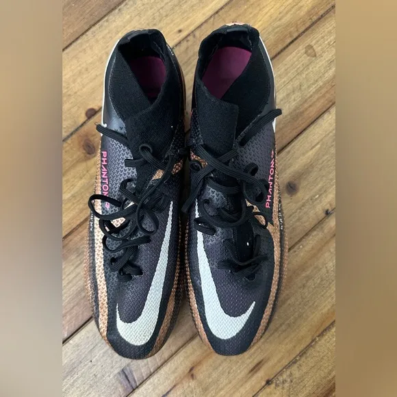 Men’s 8.5 Nike Hypervenom soccer shoes