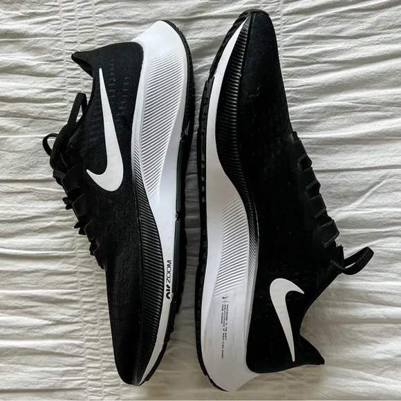 Men’s Nike Black and White Air Zoom Shoes with 11.5