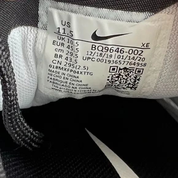 Men’s Nike Black and White Air Zoom Shoes with 11.5