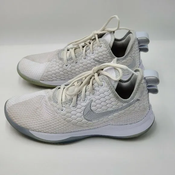 Men's Nike LeBron Witness 3 III Basketball Shoes