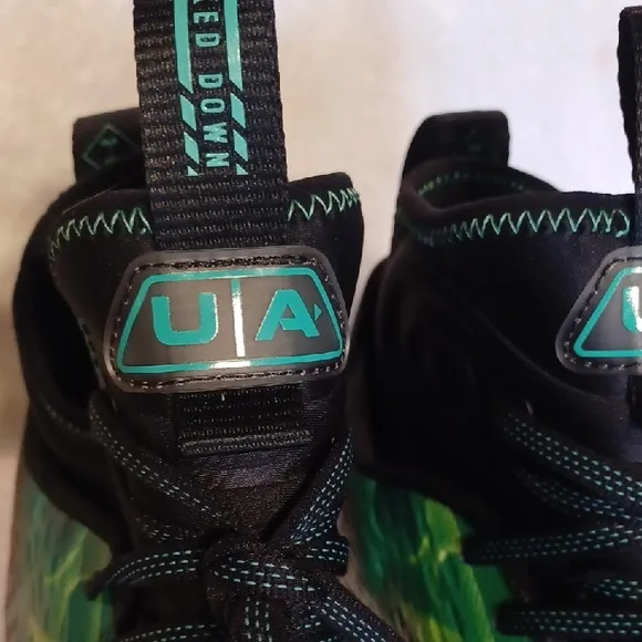 MensGreen and Black Under Armour VA Spotlight Lux Mc LE Slime Green Football