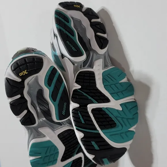 MIZUNO WAVE INSPIRE 4 CASUAL ATHLETIC ACTIVEWEAR LACE UP SNEAKERS WOMENS SIZE 8