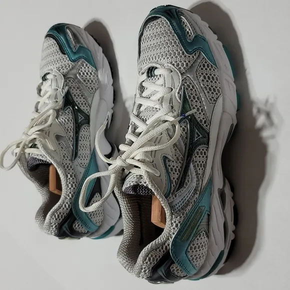 MIZUNO WAVE INSPIRE 4 CASUAL ATHLETIC ACTIVEWEAR LACE UP SNEAKERS WOMENS SIZE 8