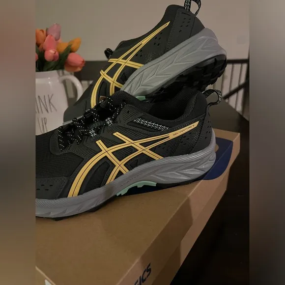 NEW ASICS Gel Venture 9 tennis shoes