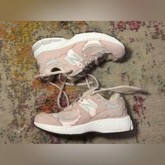 New Balance 2002R Girls’ Toddler Pink/Grey Running Shoes/Athletic Sneakers Sz:1Y