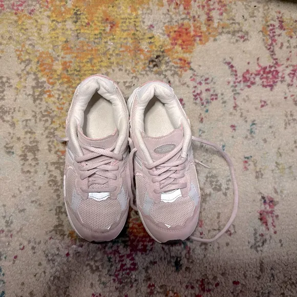 New Balance 2002R Girls’ Toddler Pink/Grey Running Shoes/Athletic Sneakers Sz:1Y
