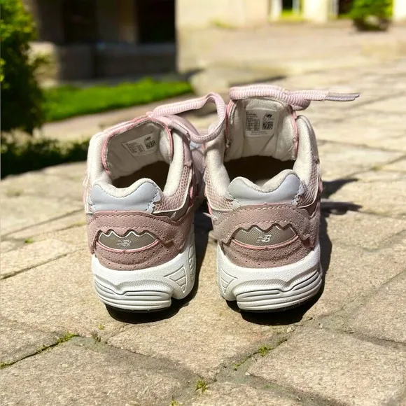 New Balance 2002R Girls’ Toddler Pink/Grey Running Shoes/Athletic Sneakers Sz:1Y