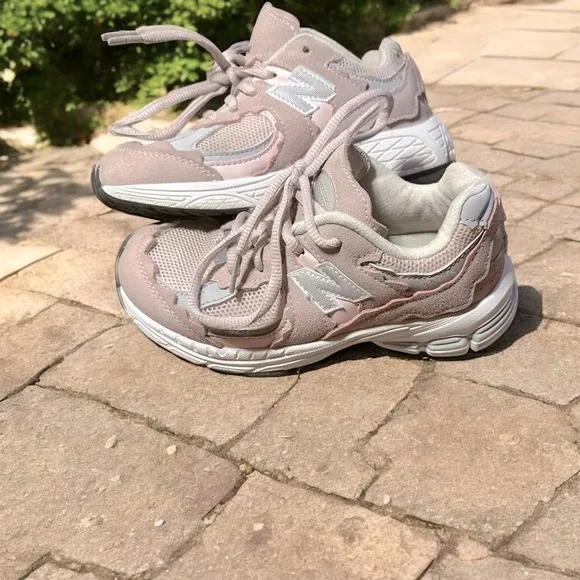New Balance 2002R Girls’ Toddler Pink/Grey Running Shoes/Athletic Sneakers Sz:1Y