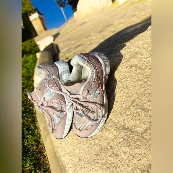 New Balance 2002R Girls’ Toddler Pink/Grey Running Shoes/Athletic Sneakers Sz:1Y