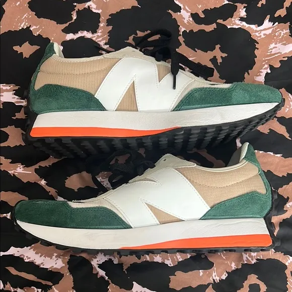 New Balance 327 Nightwatch Green
