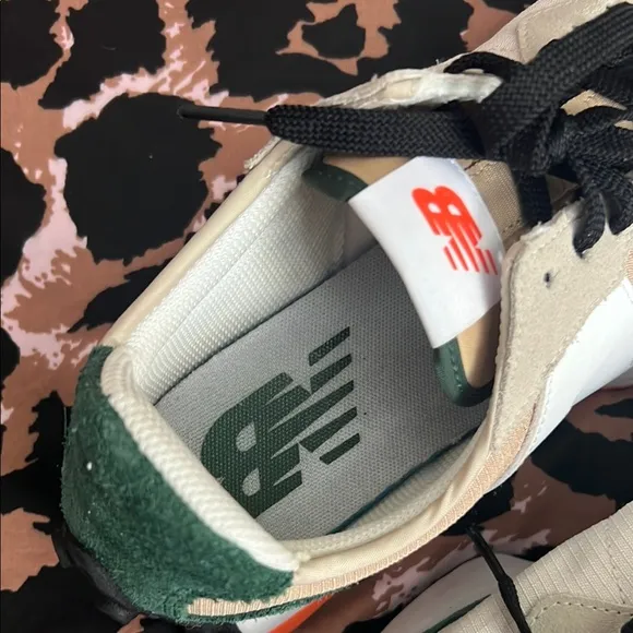 New Balance 327 Nightwatch Green